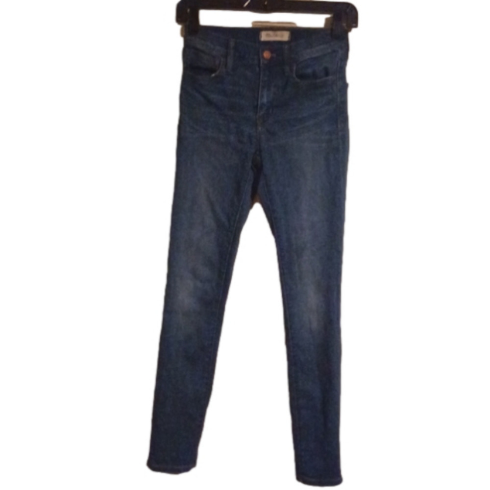 Madewell Roadtripper size 23 skinny jeans. Tiny spot on back pocket.